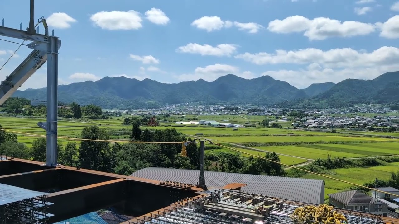 2025年8月撮影_新たな研究・地域連携拠点に向け新校舎建設中／2026年度完成予定