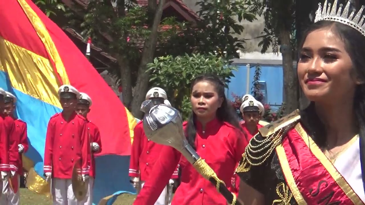 Menggemparkan..Atraksi Marching band SMK Kristen Tagari saat mencapai garis FINISH..Keren