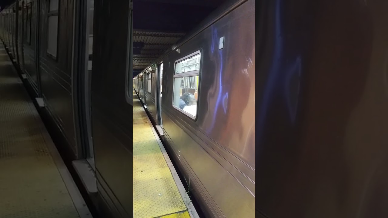 Prospect Park Bound R46 Yellow S train entering and leaving Coney Island