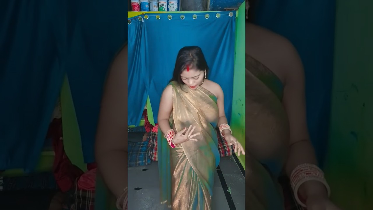 A disabled duckling helps his cat friend 