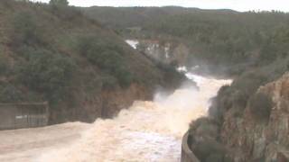 LA PALMA DEL CONDADO. Embalse del Corumbel. Aliviadero. 4-1-10. 1/2.