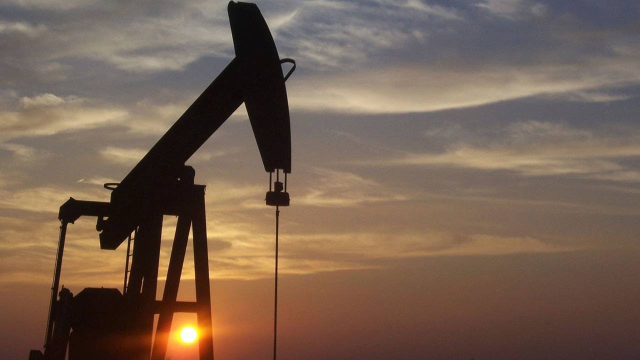 Jim Cramer Likes Occidental Petroleum, EOG, Says Oil Bottoming