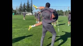 Trabzonsporun Antrenmanında Renkli Görüntüler Djaniny Ve Siopis