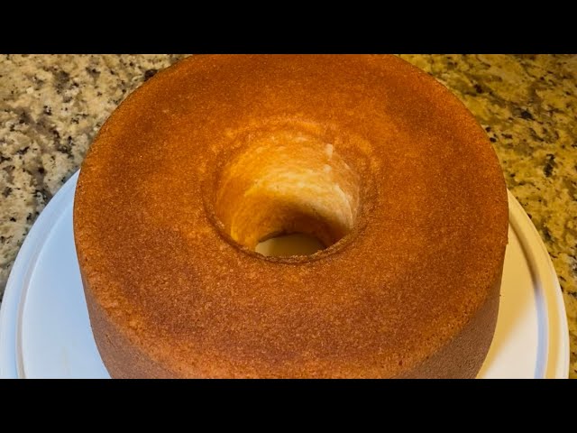 The Perfect Bundt Cake Recipe - Sugar Spun Run