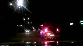 В Житомире Водитель Зажал Стеклом Руку Полицейского, Протянув Его 35 М