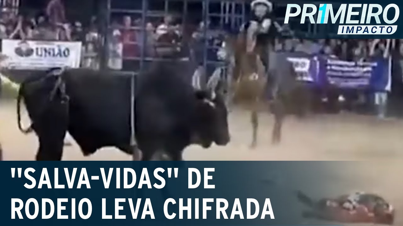 Flash salva fotógrafo de touro que invadiu arena durante rodeio; veja vídeo  - 06/06/2017 - UOL Notícias