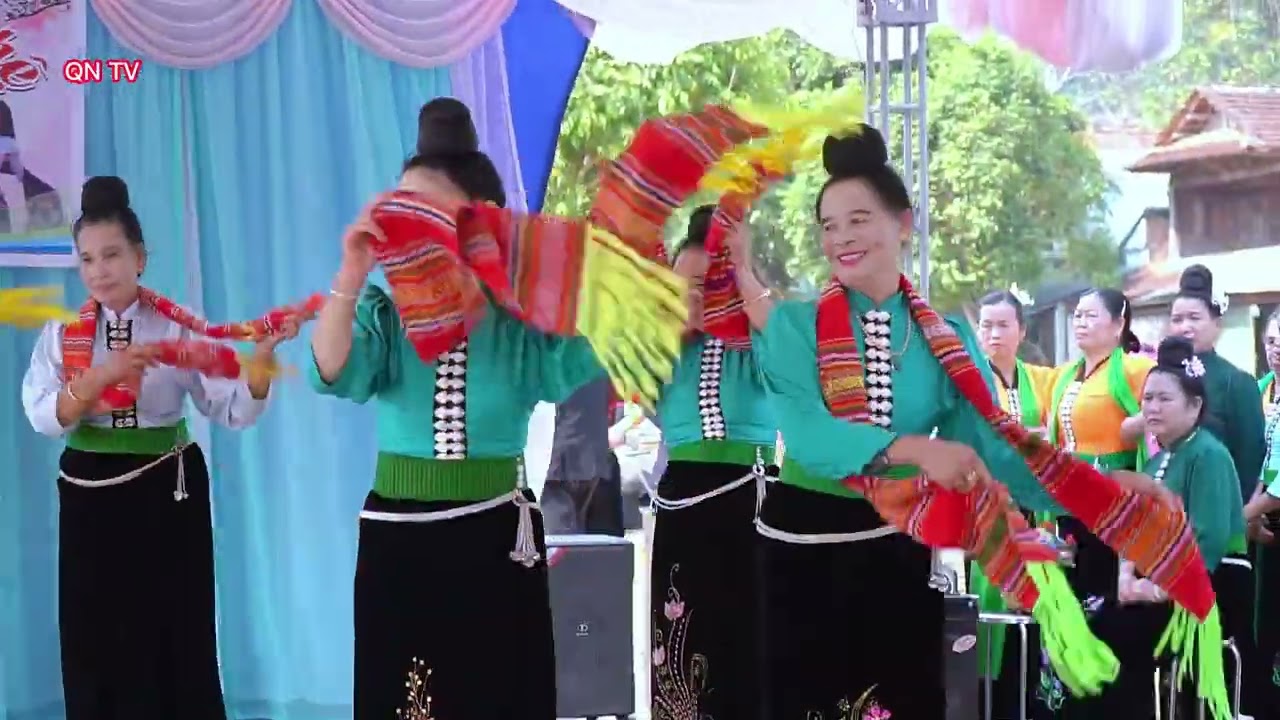 MÚA XUÂN VỀ BẢN EM DO ĐỘI VĂN NGHỆ CAO TUỔI BẢN HÁN CHIỀNG KHOANG