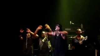 D'Angelo - "Devil's Pie + Chicken Grease" (LIVE)