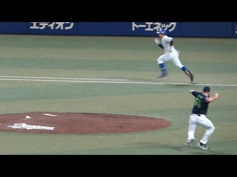 サイスニードの送球が逸れて宇佐見が移籍後2本目の内野安打！盛り上がるバンテリンドーム！（2023年8月29日）