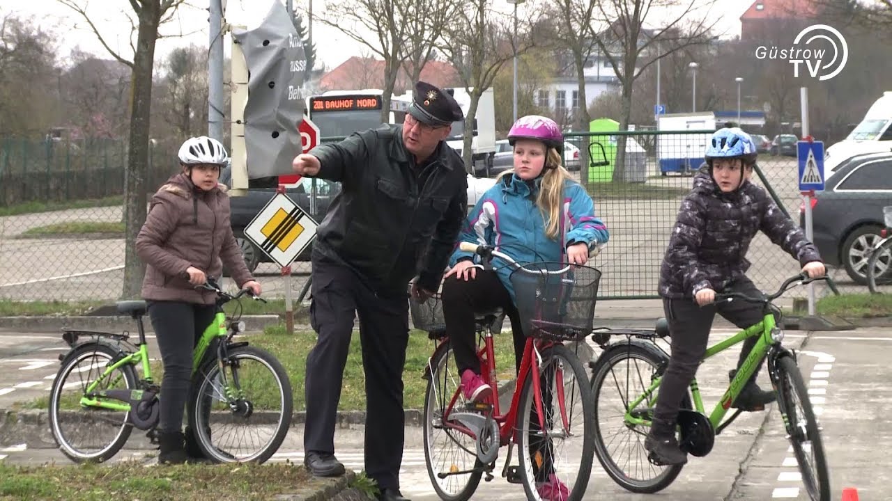 Fahrradprüfung im Verkehrsgarten