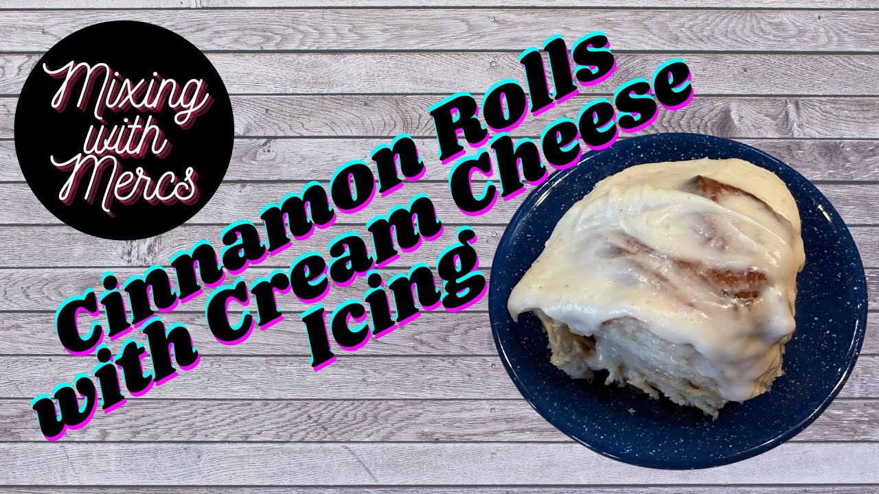 Домашние булочки с корицей и кремовой глазурью из сливочного сыра.