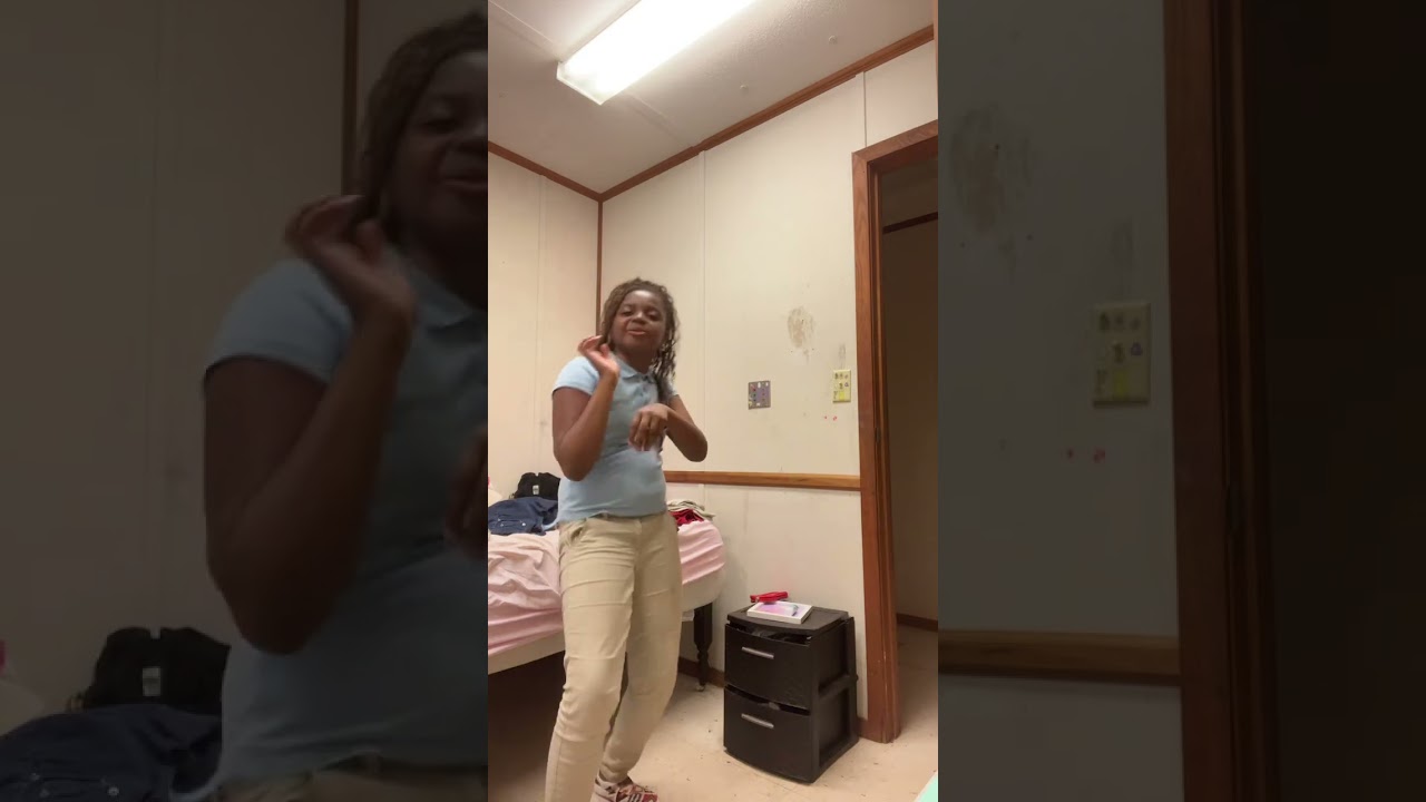 Don&rsquo;t i be with jmoney serving everybody😹😻