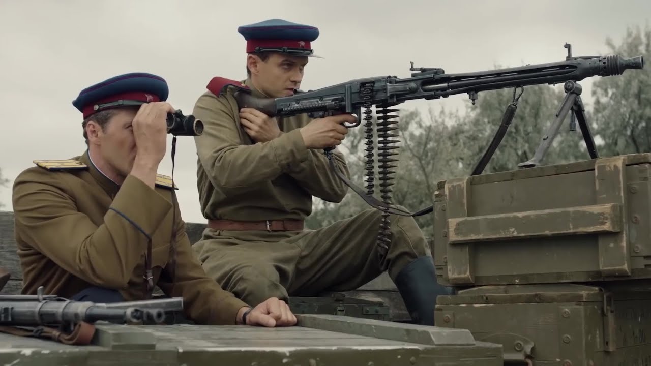 В ОБЕСКРОВЛЕННОЙ ВОЙНОЙ СТРАНЕ ЦАРЯТ ГОЛОД И РАЗРУХА! НО ПРИКАЗ СТОЯТЬ ...