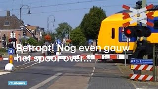 Dat Gaat Maar Nét Goed Nog Even Gauw Het Spoor Over