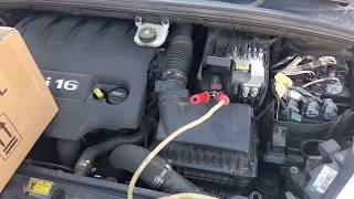 Peugeot 308: como arracar  bateria con pinzas
