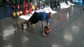 Alt MB Pushups