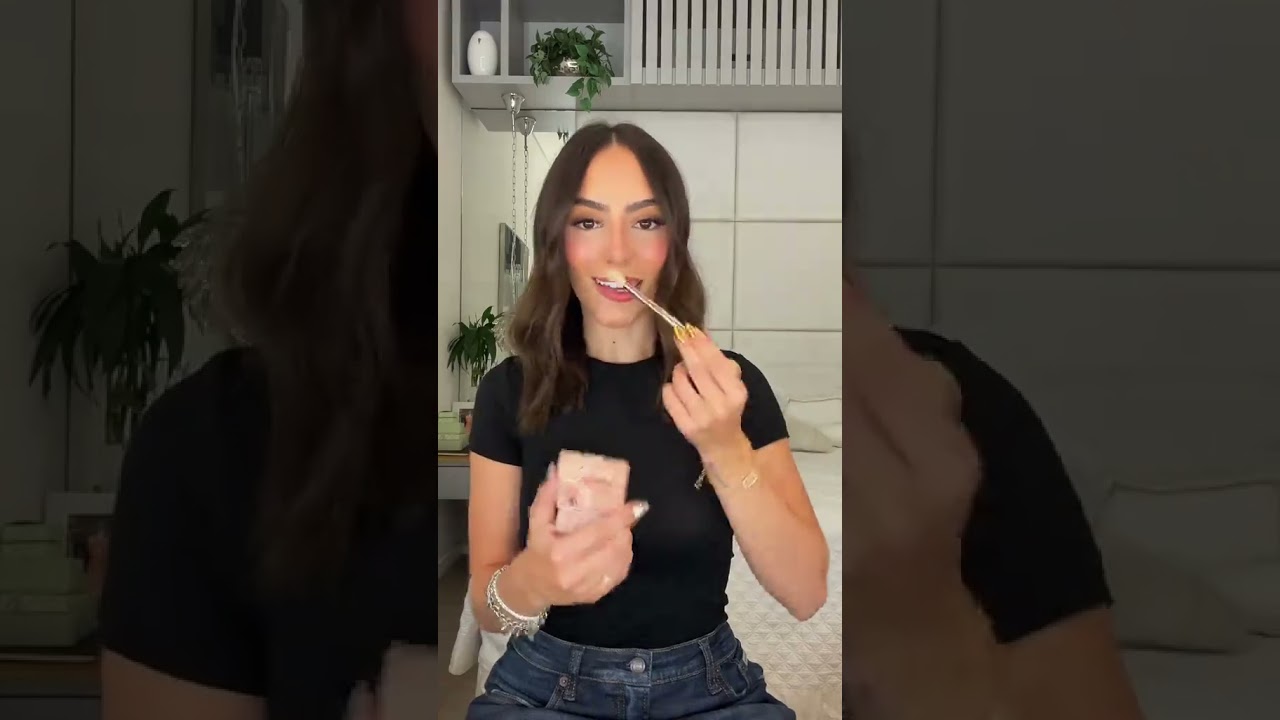 O problema do outro vira seu 😌 Bronzer @SAINT LAURENT  Blush @Ruby Rose Oficial  Iluminador @Benef