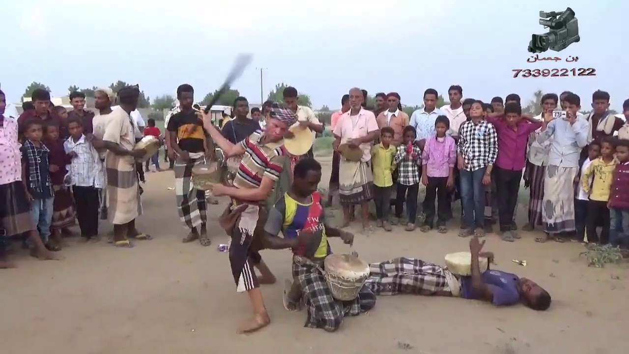 شاهد كيف يحتفلو اهالي القناوص بالعرس لعبه الزحفه والرقص الجيزاني في دير دخنه