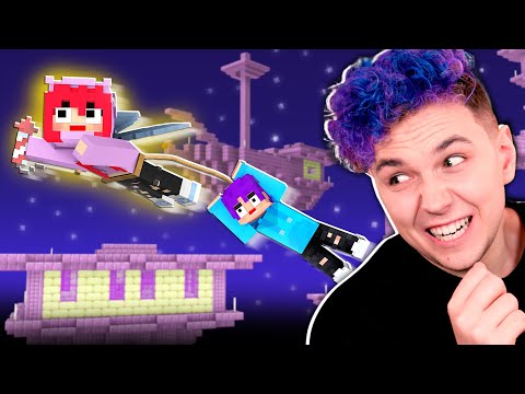 Видео: ПЕРВЫЙ ПОЛЕТ ПОЛИНЫ на КРЫЛЬЯХ😂 МОЯ Девушка ИГРАЕТ В MINECRAFT 🤡 #26