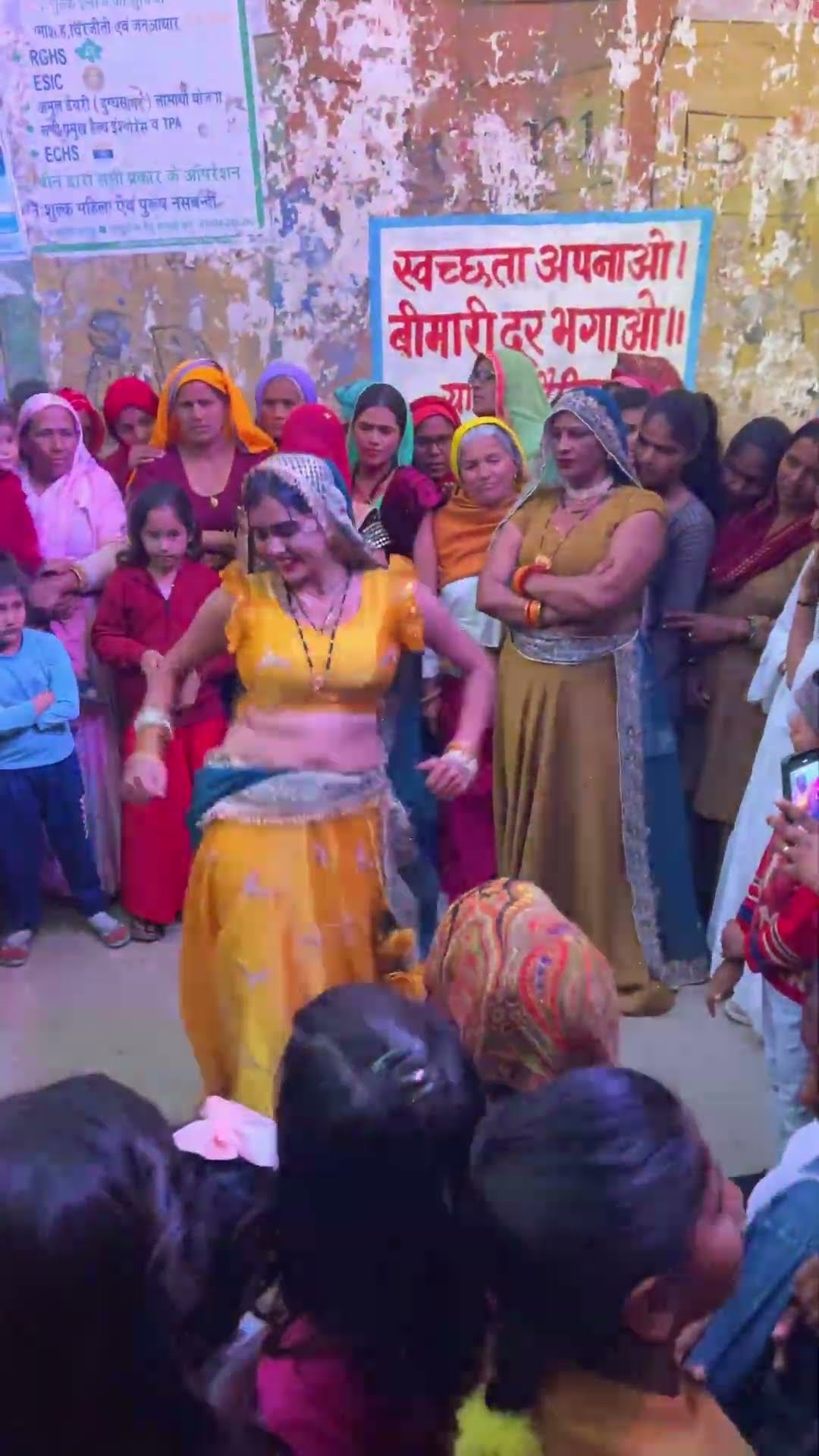 कबूतर बन के आ जाइयो #shortsdance  #meenu #trending #ytshorts