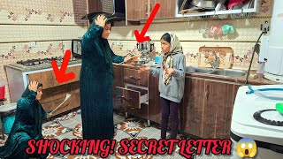 Download Lagu Een mysterieuze brief in de keuken… er staat iets vreselijks te gebeuren! 😱📩 MP3