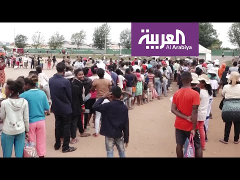 تفاعلكم رئيس دولة يتناول أول لقاح لكورونا وزحام للحصول عليه