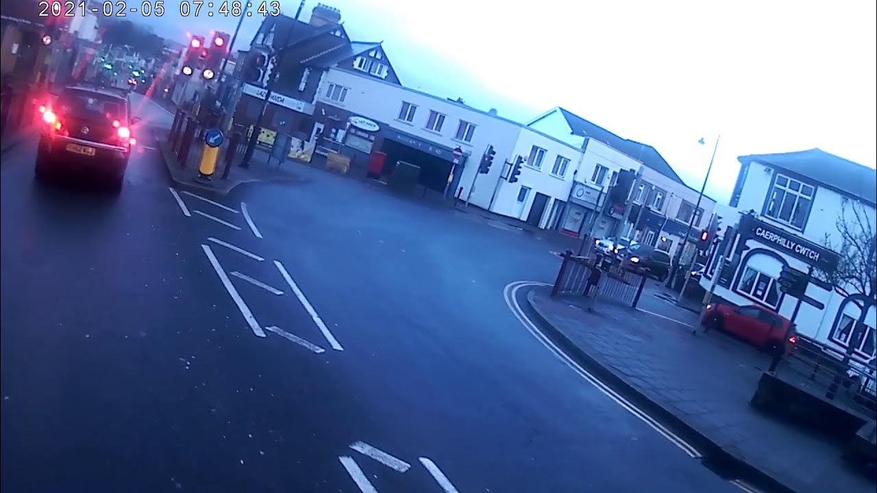 Caerphilly Taxi Driver Going through Red Light nearly causing crash