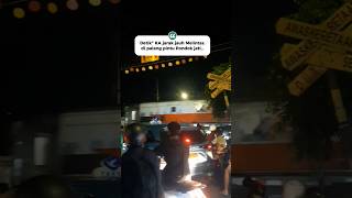 kereta jarak jauh melintas di jpl pondok jati #keretaapi #keretaapiindonesia #lokomotif