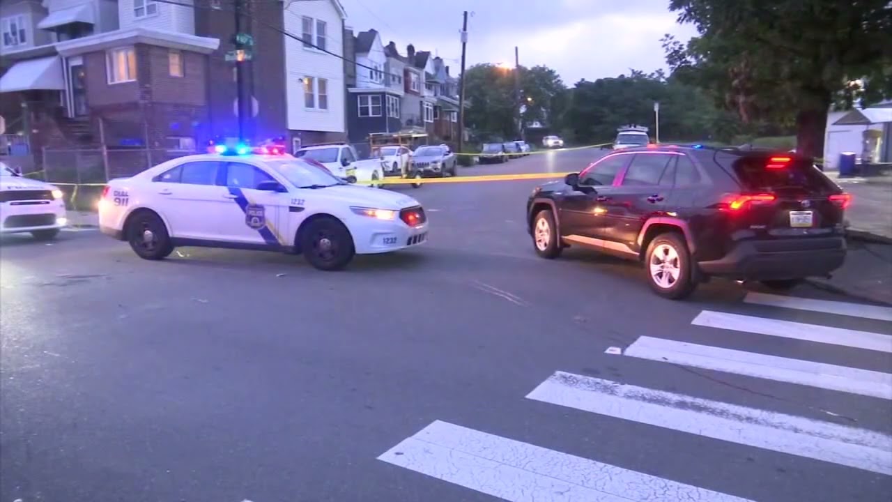 Man shot multiple times while driving in car with 2 young children in Philadelphia