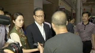 Relatives of 777 crash victims confront Asiana president