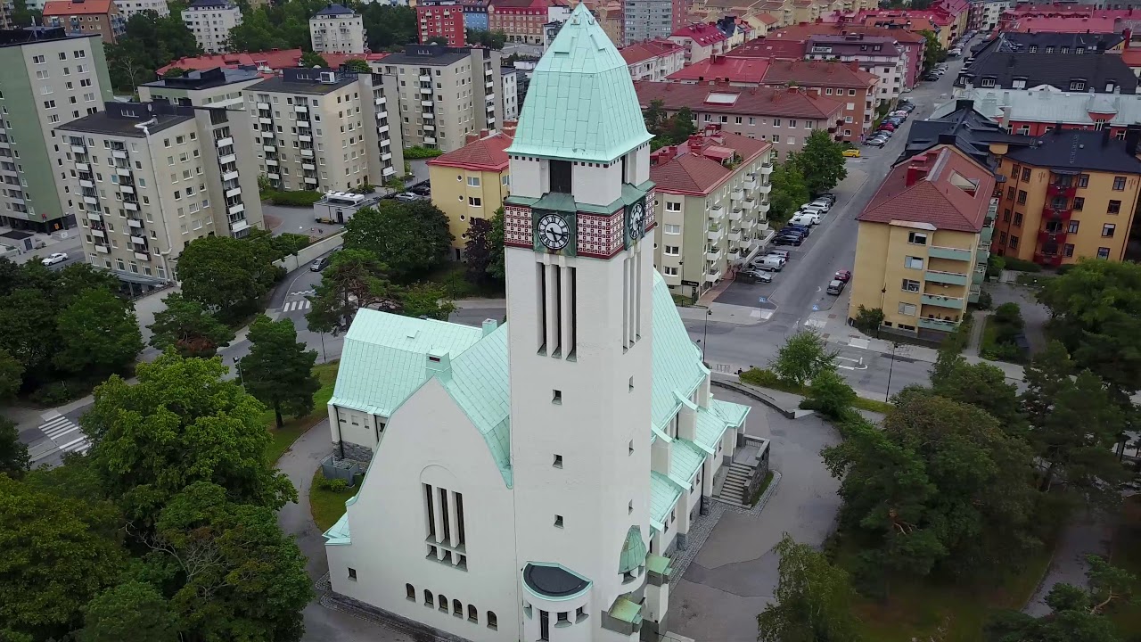 Drönarfilm över Svenska kyrkan i Sundbyberg