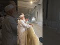 وعيوني فيك ساهرة دمعها كالصيب الهطل