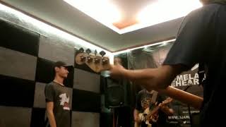 Kelompok Penerbang Roket  Dimana Merdeka cover Hand Of Midas