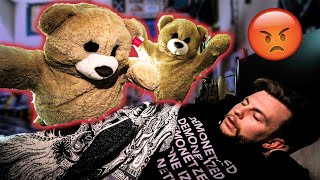 GIANT TEDDY BEAR PRANK ON SLEEPING ROOMMATE *FREAKOUT*