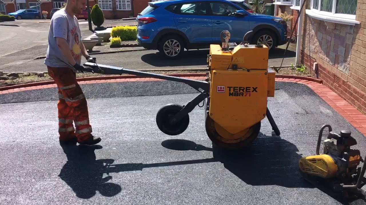Tarmac drive way with block pave border