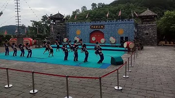 Người Mèo (người Miêu) ở Quý Châu uống rượu