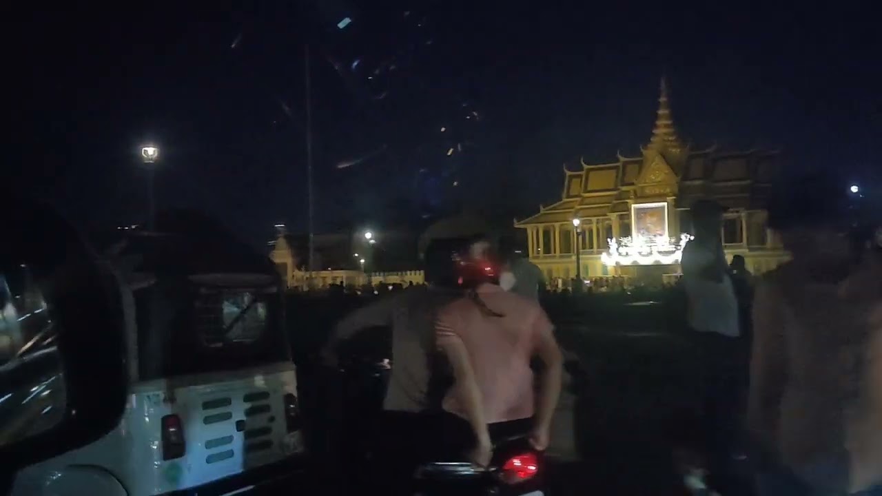 Royal Palace at night