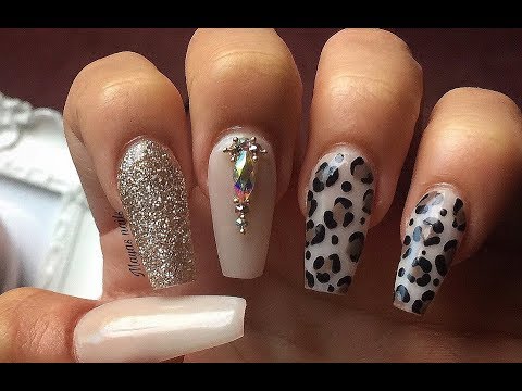 Uñas acrílicas beige decoradas con animal print pintado y swarovskys -  thptnganamst.edu.vn