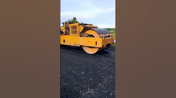 Thumbnail of Tandem Roller Memadatkan Aspal #asphalt #shorts