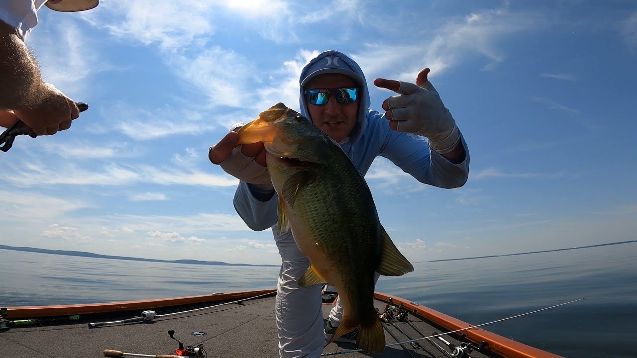 Catching BRUISER Largemouth on the Upper Chesapeake Bay!