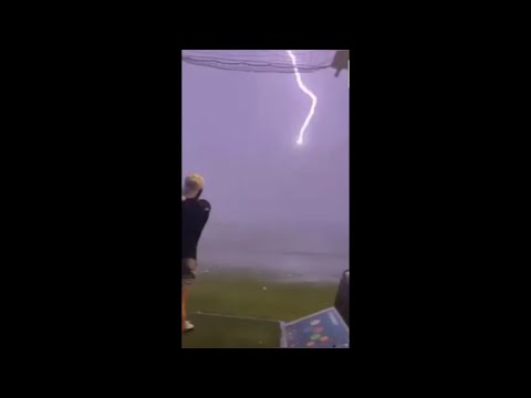 ゴルフボールに雷が直撃！  