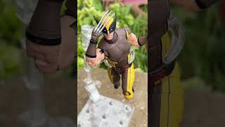 New Marvel Legends Wolverine Brown outfit Deadpool &amp; Wolverine action figure quick look