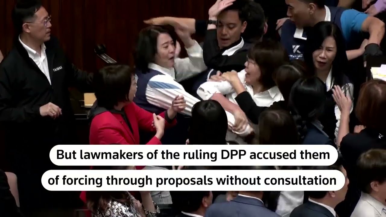 Lawmakers brawl as Georgian parliament considers 'foreign agent' bill | VOA News