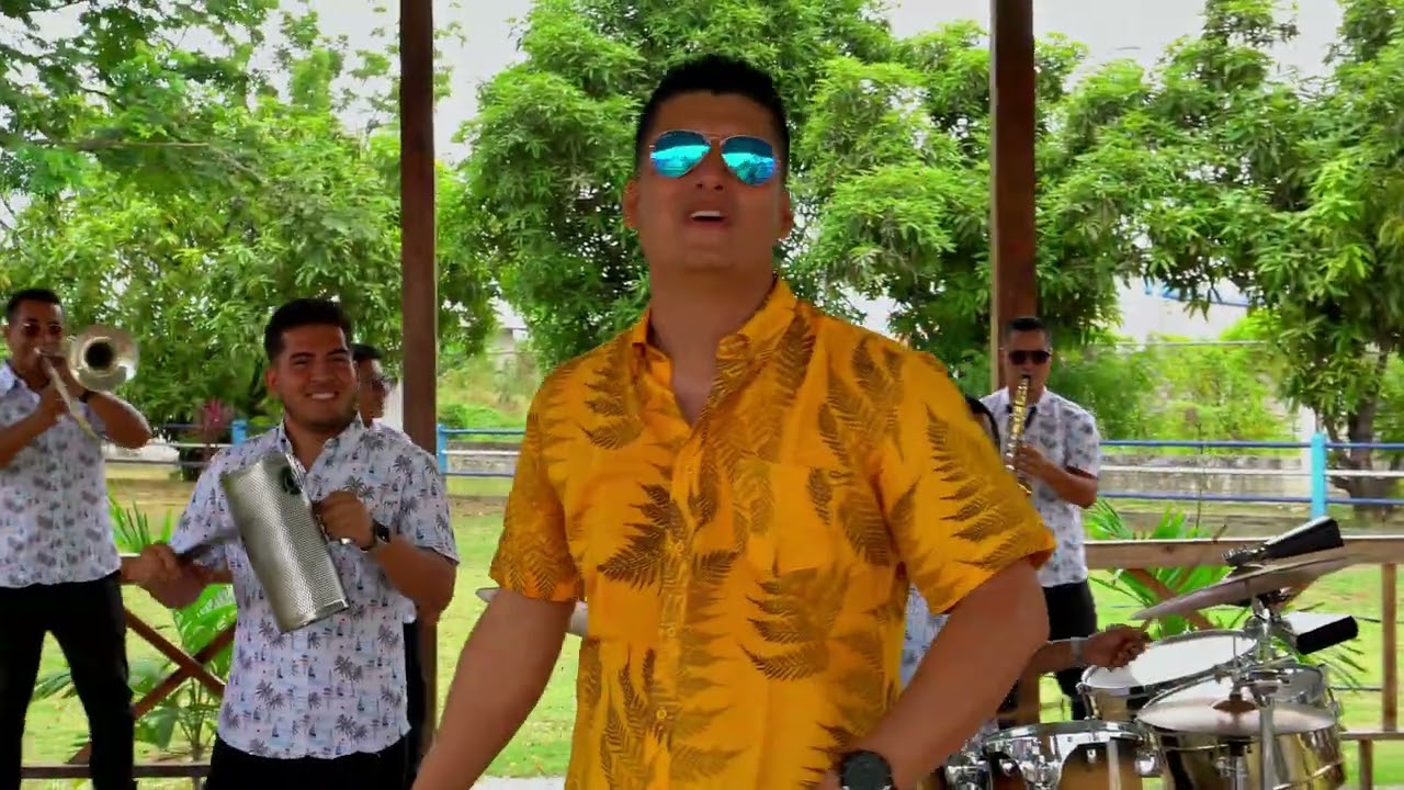 Partido En Dos - Orquesta Rumba Manía Ft. Miguel Zamora Video Oficial