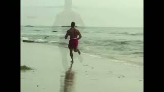 Билли бежит по пляжу
