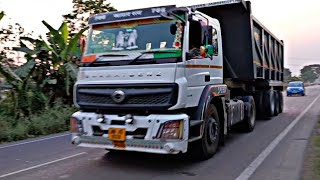 BHARAT BENG Writh Colour 18 Wheels Big Dumper Truck on Highway Road