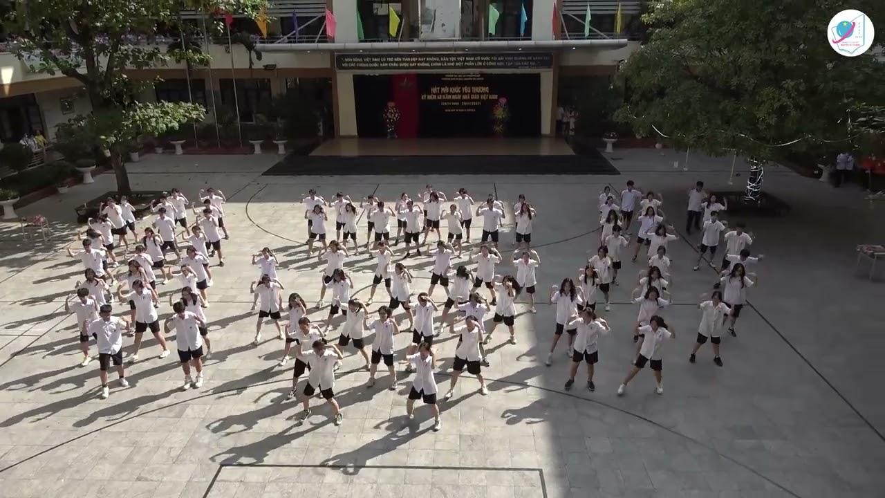 Học sinh NTT nhảy Flashmob chào mừng ngày Nhà giáo Việt Nam năm 2022