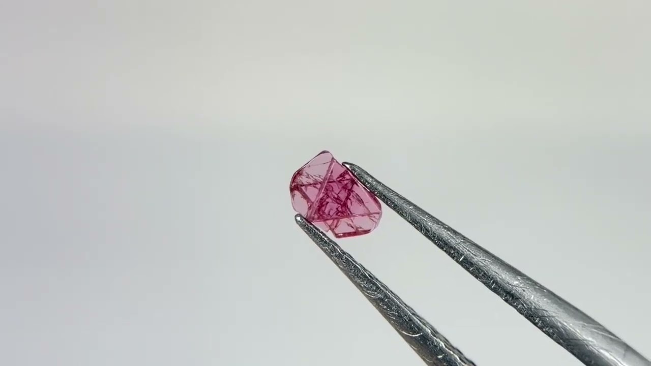 宝石品質：ミャンマー・モゴック産ピンクスピネル双晶原石「ダビデの星
