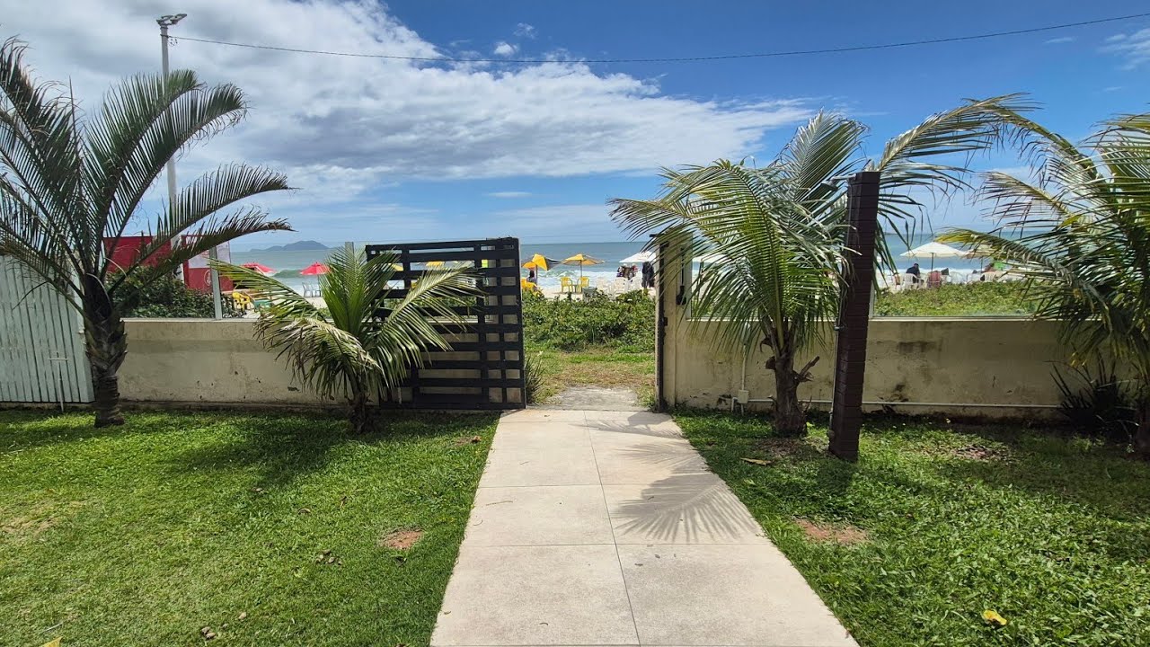 Casa com 6 suítes beira mar praia dos ingleses