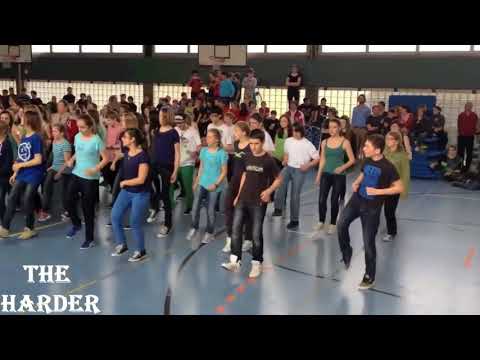 Amazing! 150 students dance Jump Style!